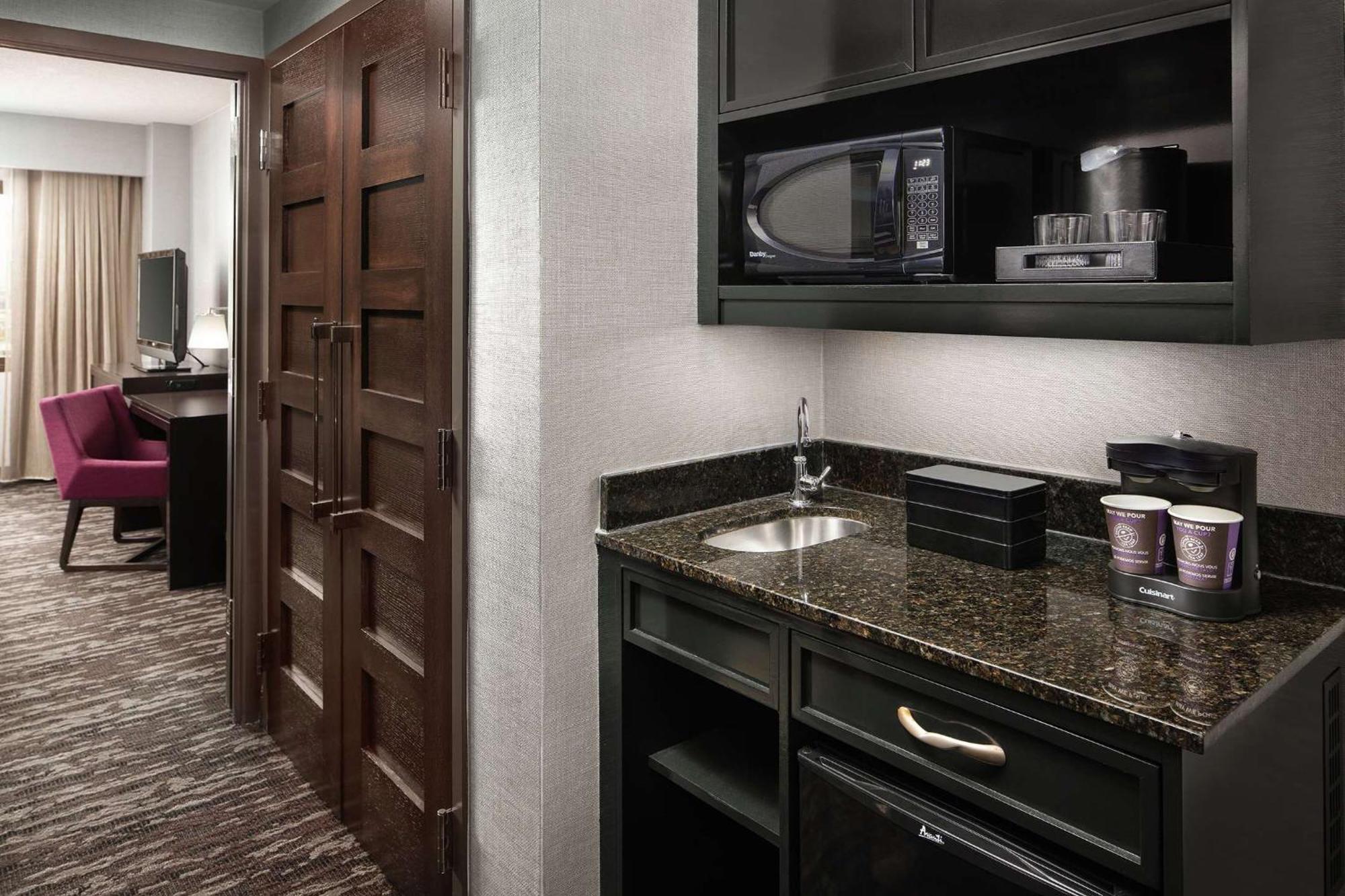 Embassy Suites By Hilton Crystal City National Airport Arlington Eksteriør billede