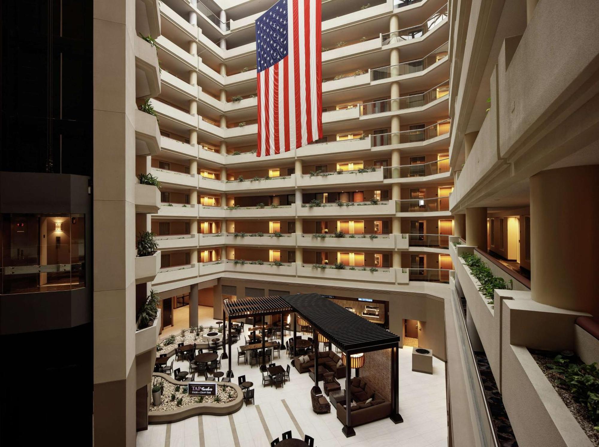 Embassy Suites By Hilton Crystal City National Airport Arlington Eksteriør billede